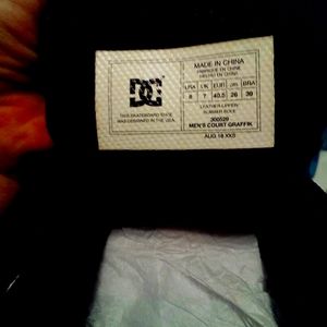 NEW Size 8 Mens DC Court Graffik Skateboarding Shoes in Triple Black